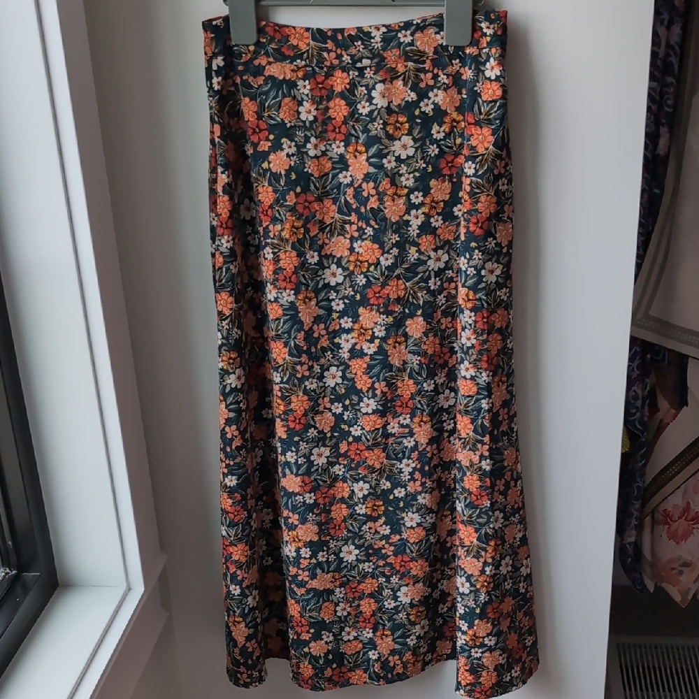 GUC SHEIN Floral Midi Skirt in Dark Green Size XS